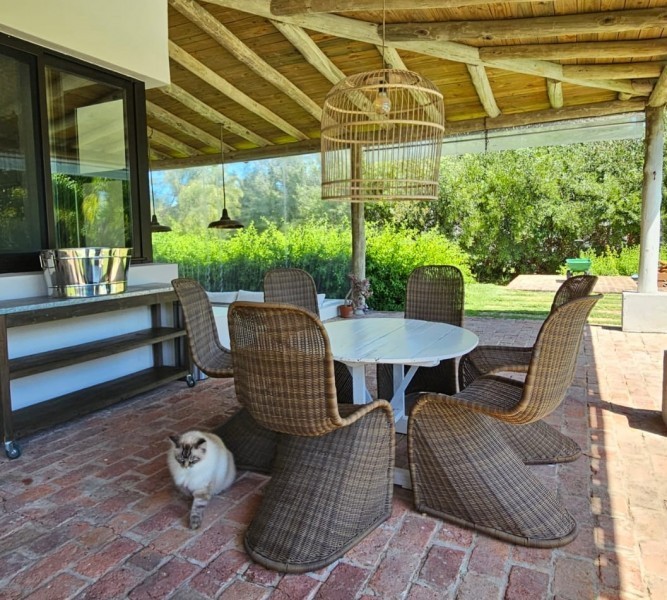 Casa amplia en venta y alquiler en el Quijote